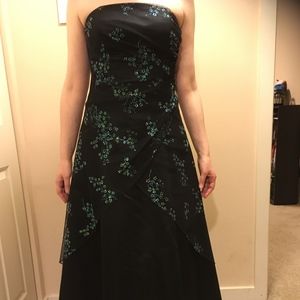 Jump Black Satin Strapless Prom/Evening Gown